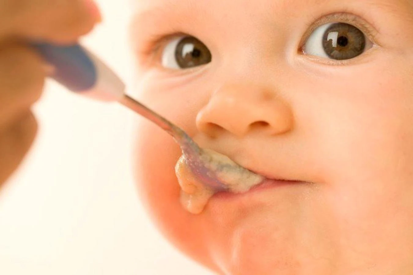 Nuevos límites de alertas según FDA para metales pesados en alimentos para bebé
